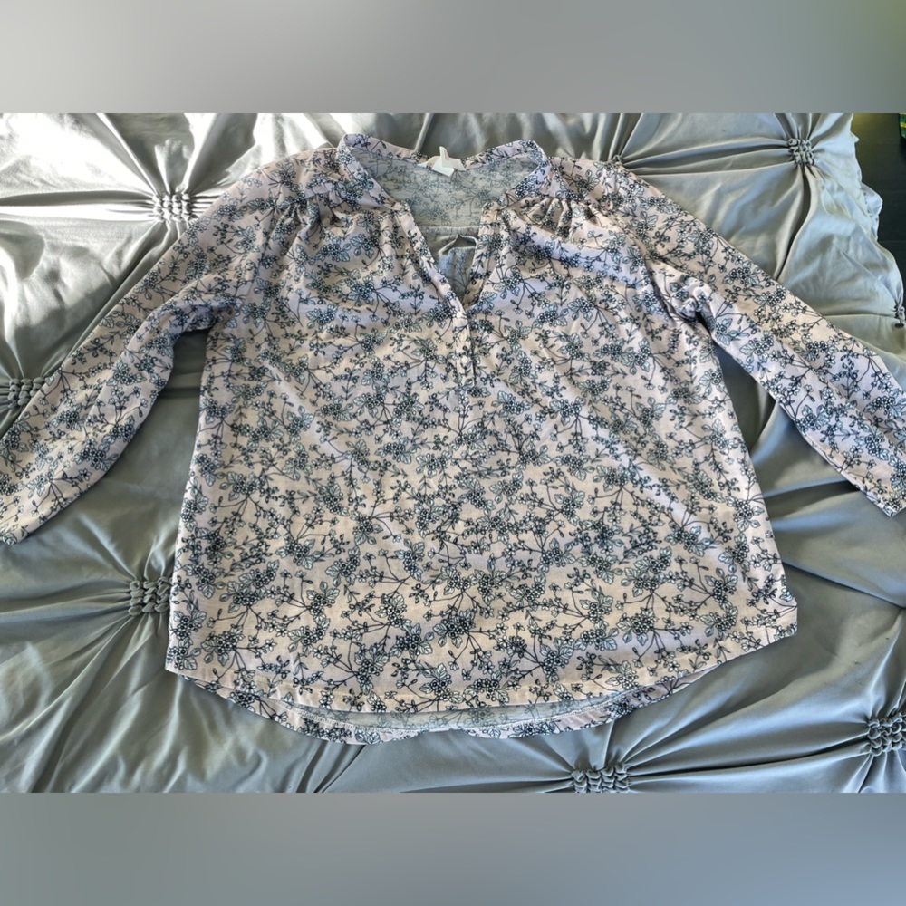 Woman’s top size large.